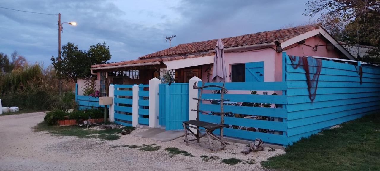 Une Maison Sur Une Presqu'Ile Port-Saint-Louis-du-Rhone Exteriér fotografie